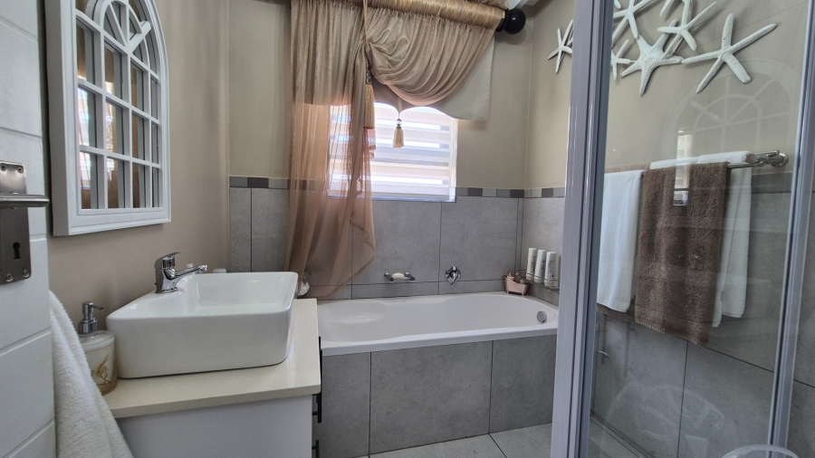 3 Bedroom Property for Sale in Jacobsbaai Western Cape